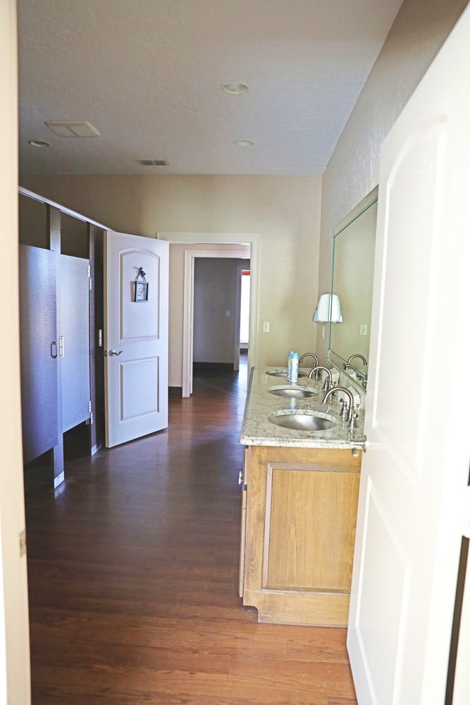 Well-Maintained Banquet Hall/Special Events Facility: 11361 Highway 300, Gilmer, TX 75645